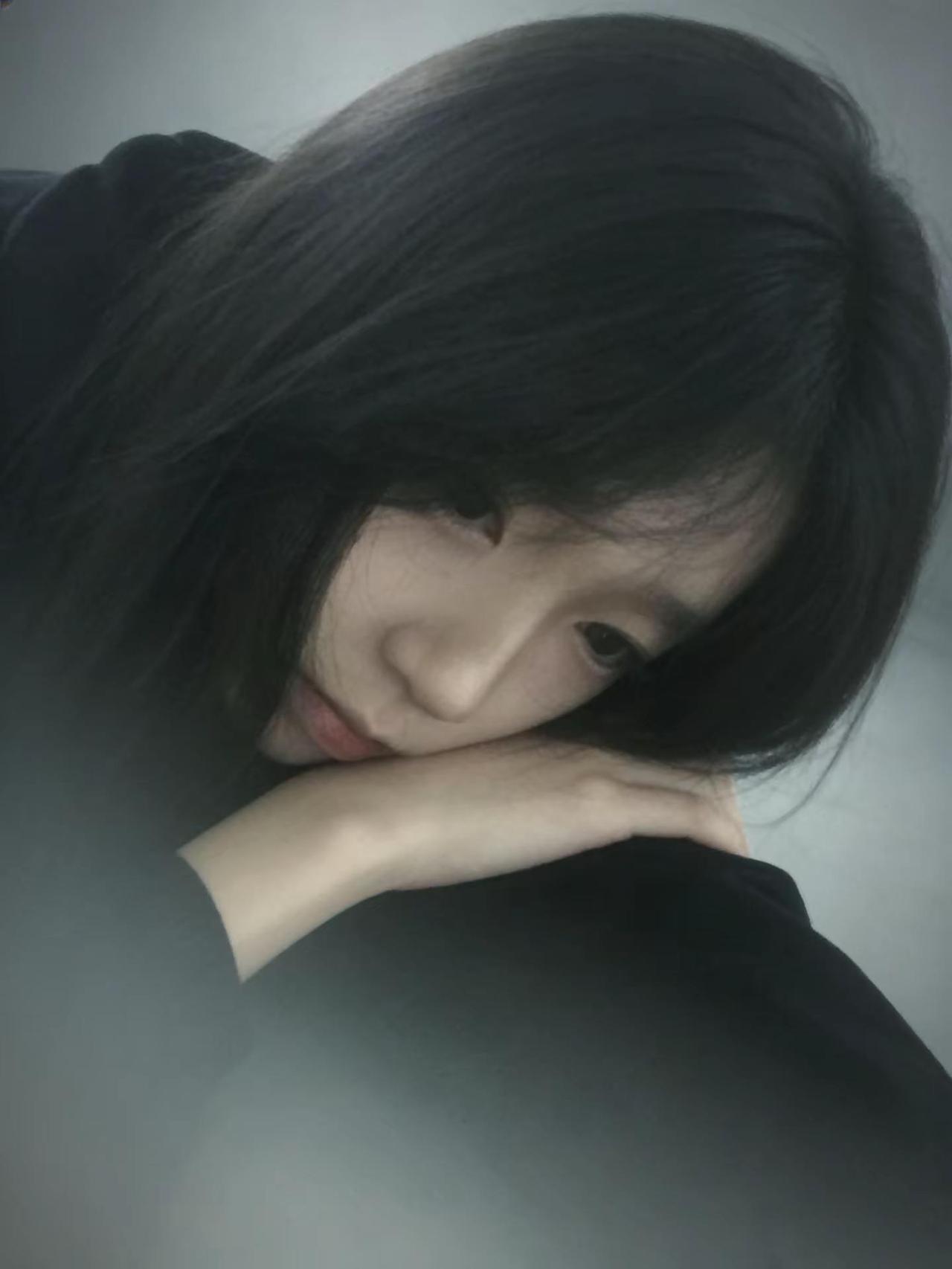 你瞳孔的淚像雨黑发