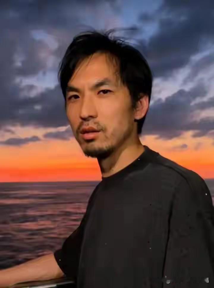 目空一切的打假主播铁头这次终于栽了，换来了8年的牢狱之灾。这也向大众揭开了这种打