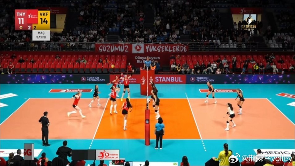 老褶子和马赞蒂从国家队打到俱乐部，赛后还拥抱了一下伯格曼扣球失误送出全场比赛最后