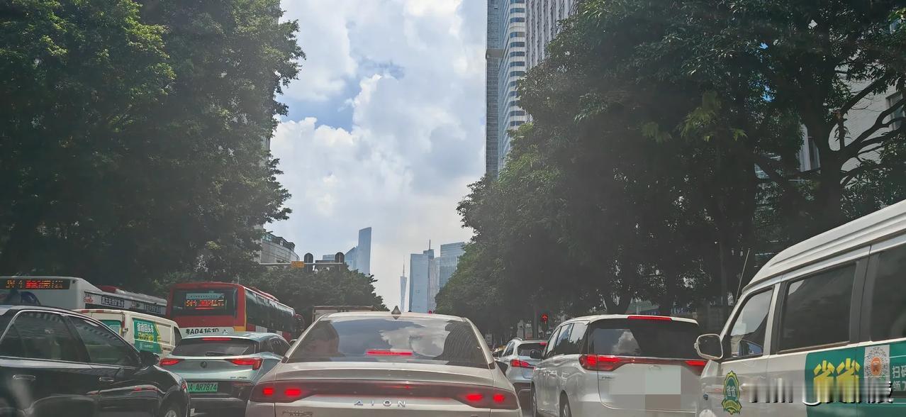 有一段，没来广州[爱慕]
我非常喜欢的城市，有什么需要注意的？
[思考]我刚出道