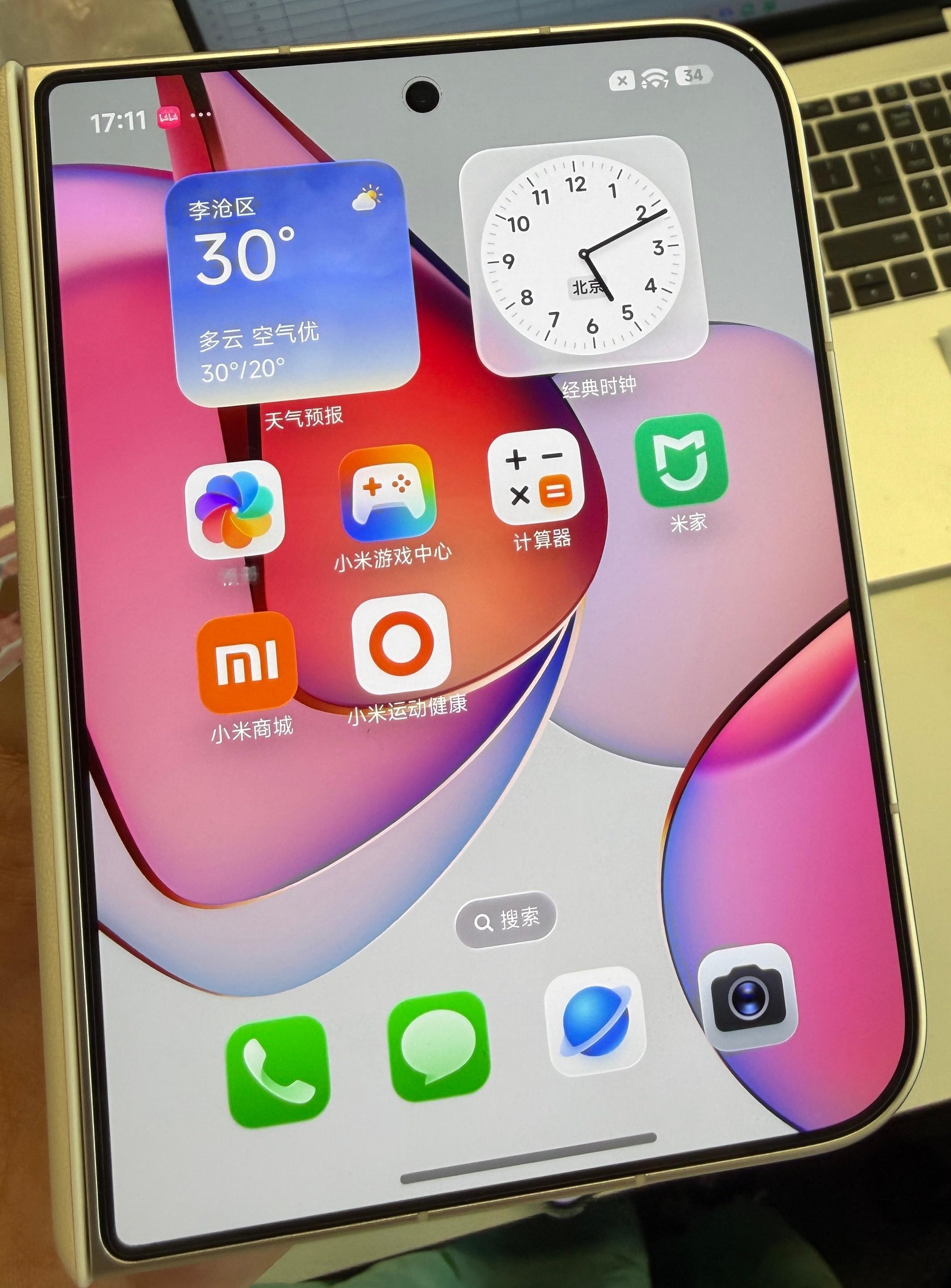 小米18 Fold真机实拍展开之后大屏观感很惊艳，大折叠视野开阔，不管刷内容还是