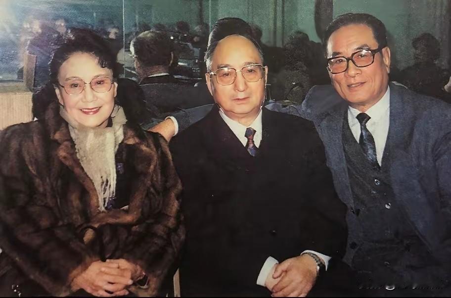 这三位电影表演艺术家是经典影片《一江春水向东流》、《瞧这一家子》、《战火中的青春