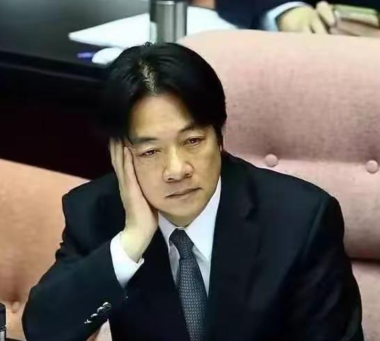 要说最近谁最该躲在办公室里瑟瑟发抖，那非赖清德莫属了！前脚刚在岛内吹完“倚美谋独