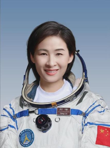中国第一位登上太空的女宇航员刘洋，在首次完成太空任务后，竟然意外发现丈夫一直在欺