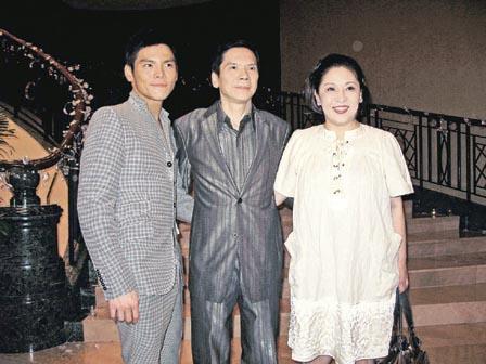 向佐妈妈美，前女友美，妻子也美，他见过顶级美女太多了。