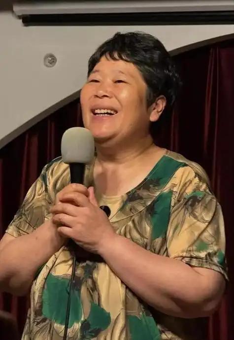 很多人可能不理解房主任停业三个月是什么概念。
 
从数据来看，房主任公司的老板曾
