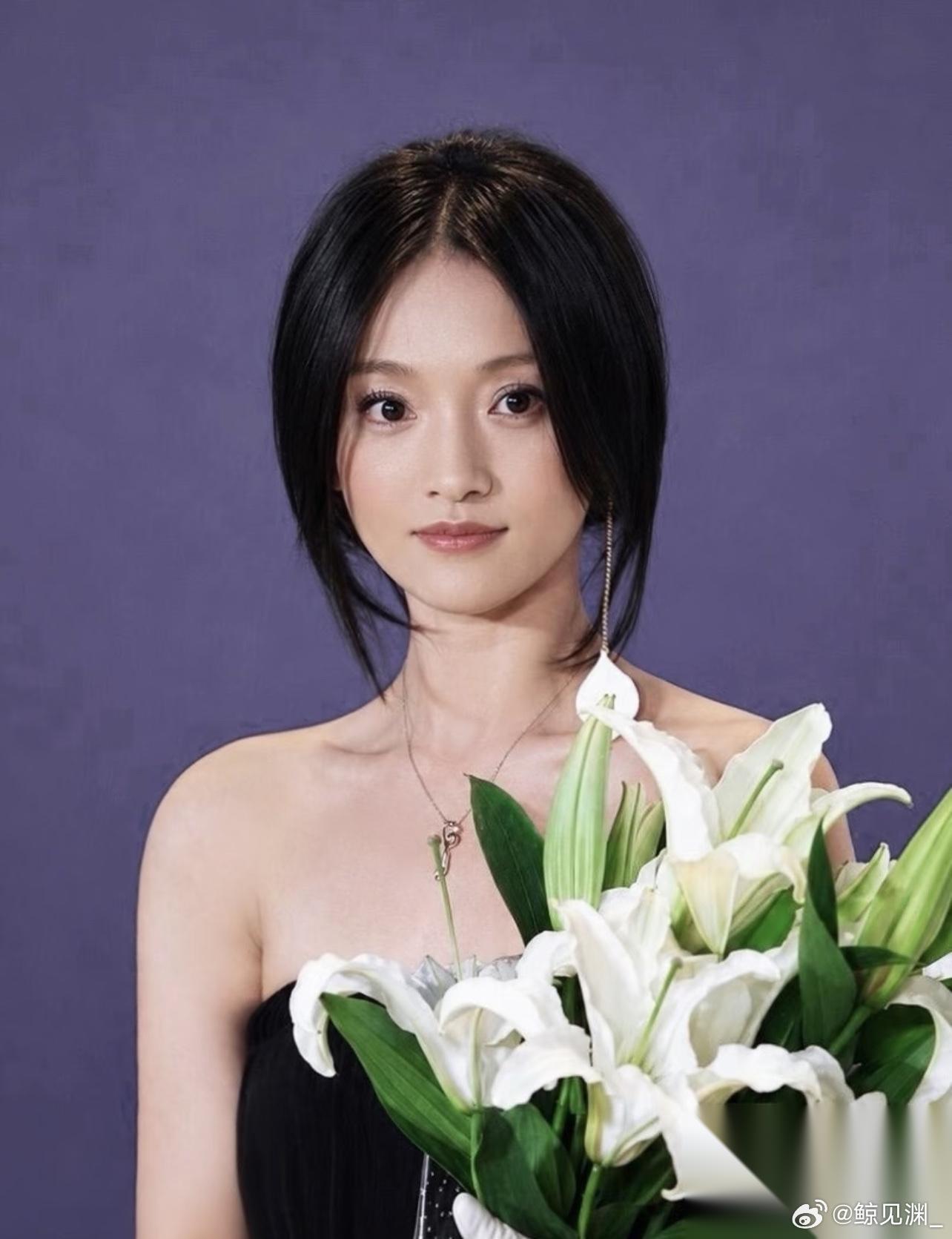 周迅被骂很大一部分原因就是实力不再， 当年她实在太美太有灵气了，如今即便不是年老