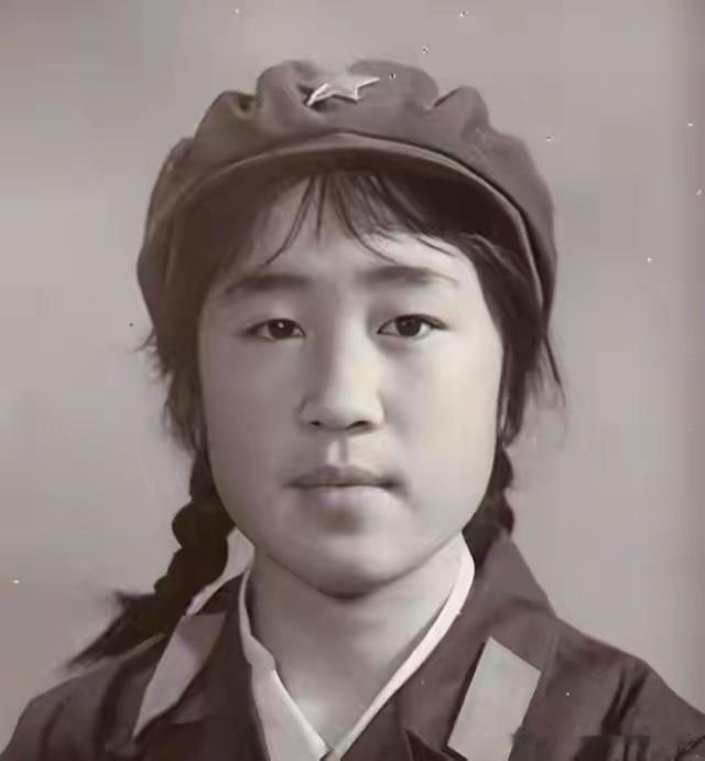 1976年7月28日凌晨，唐山大地陷入极致的死寂与震颤。空军唐山指挥部的值班通信