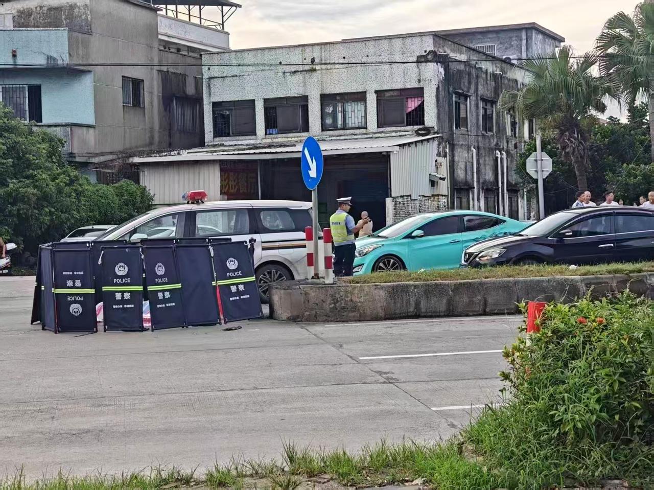 近日，一起交通事故令人痛心。发生在城市主干道上的一宗摩托车事故中，驾驶员因不幸身