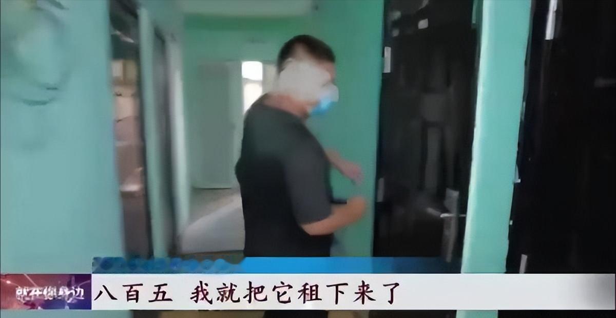 “太狗血了！”湖北武汉，一女子洗完澡光着上身躺在床上休息，却不料，一名陌生男子突