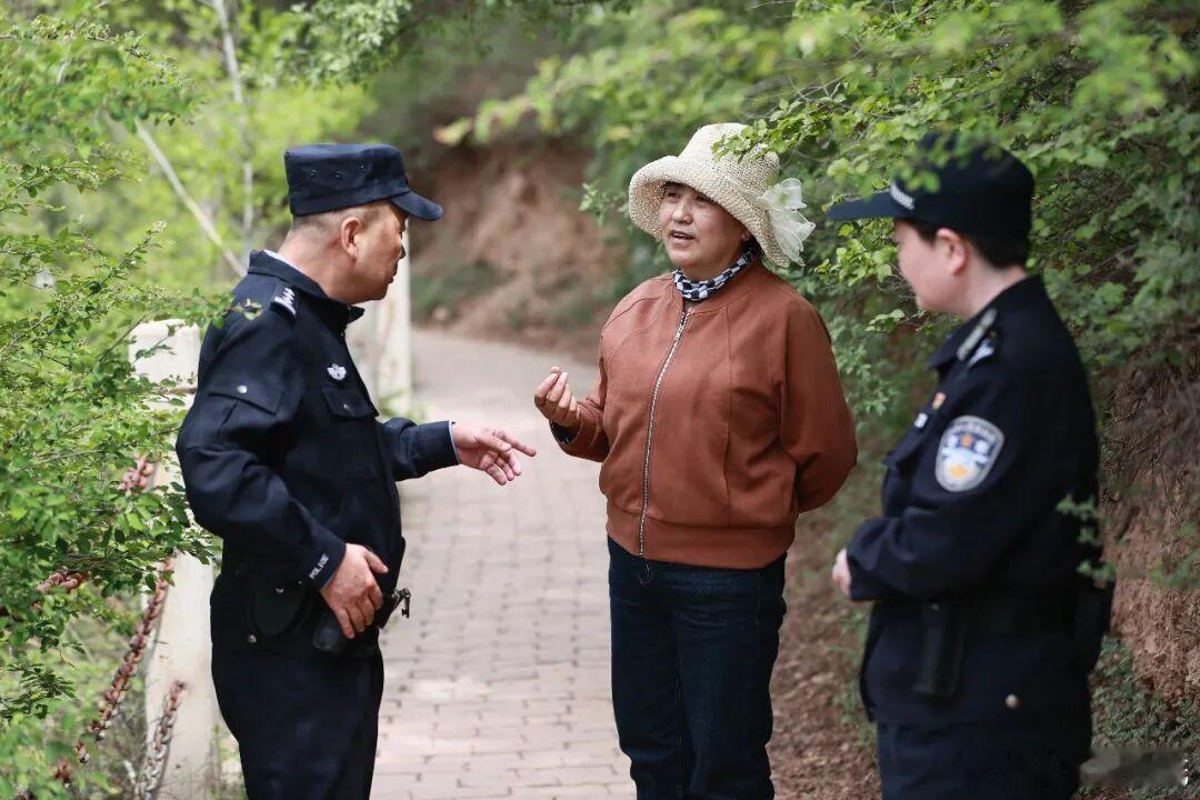 兰州公安关山森林派出所守护生态屏障 藏蓝身影守护568.42公顷绿意 初夏关山，