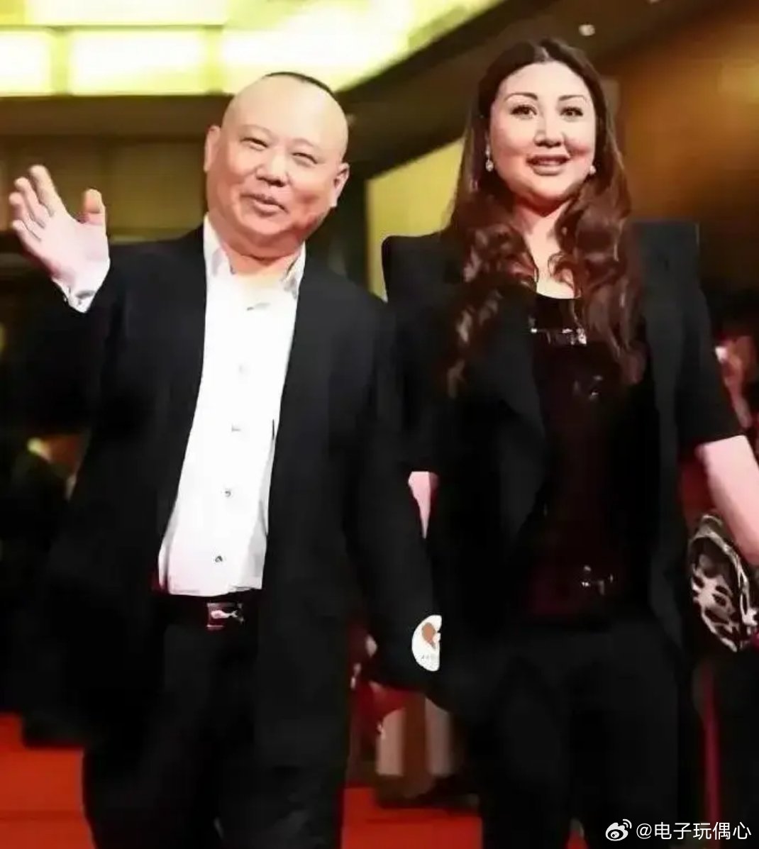 郭德纲和老婆合照 年轻时候的王惠长的真好看！ 一看就是富态人 