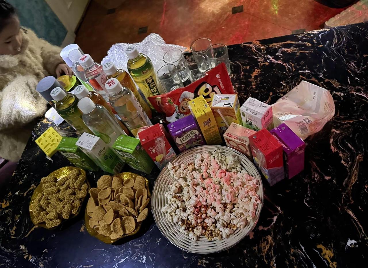 「酒精是生活的调味剂」  「微醺的夜，是生活的小插曲」  「喝到微醺，才能看到生