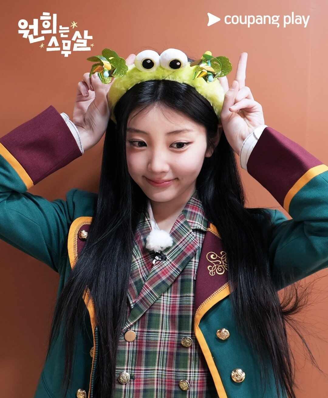 Wonhee 未公开剧照来啦
20岁的沅禧度过了一个阳光灿烂的夏日，
和姐姐们一