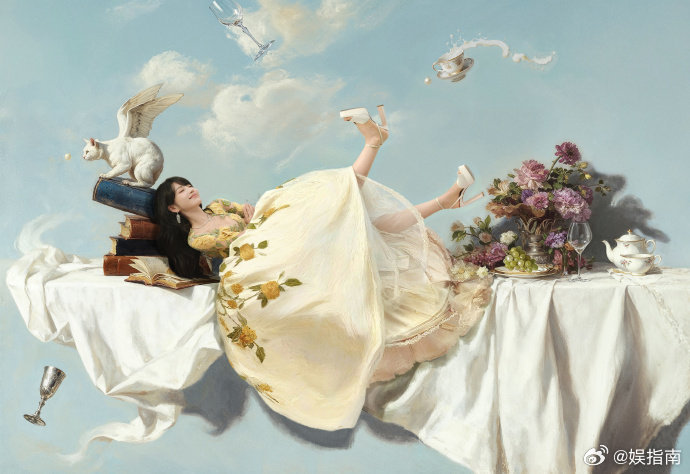 田曦薇梦幻美学田曦薇复古长裙氛围感 田曦薇的时尚答卷是一场充满惊喜的创作。复古油