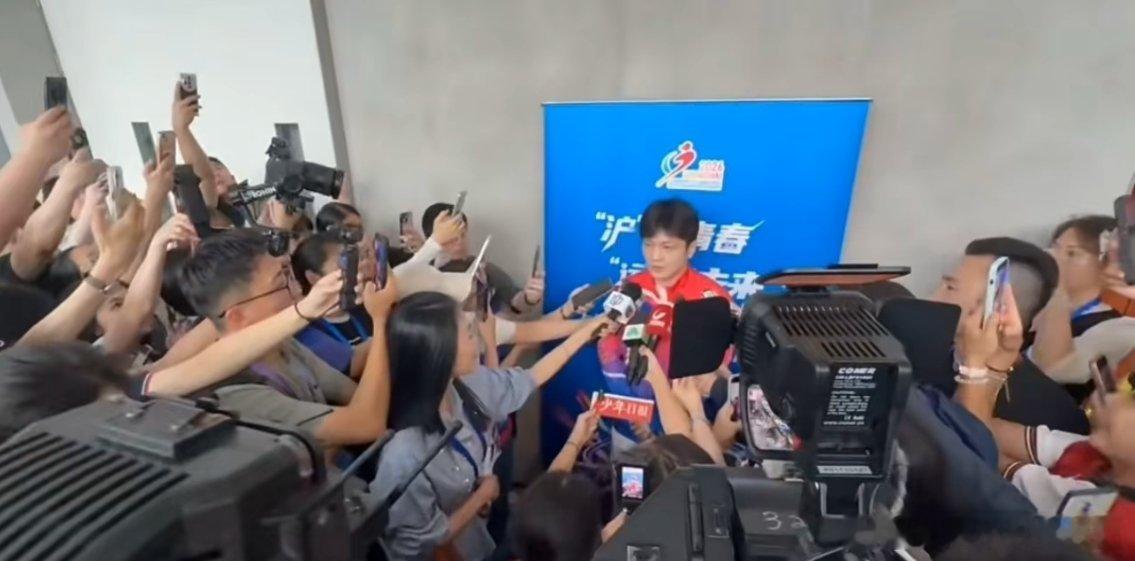 樊振东被围攻了 