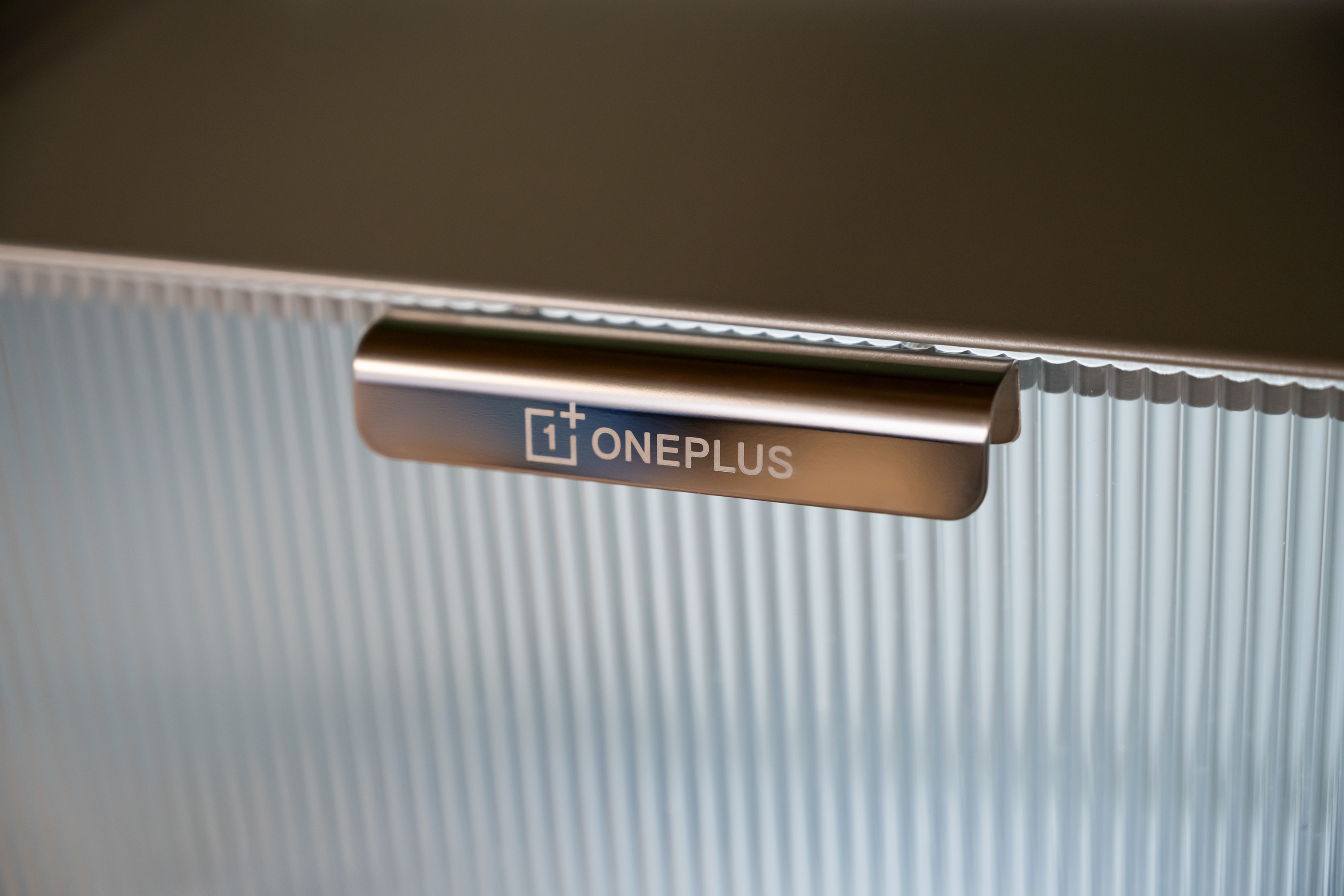 一加Ace 6T手机与邀请函都收到了，邀请函是个手机休眠舱~标称自己是性能旗舰的