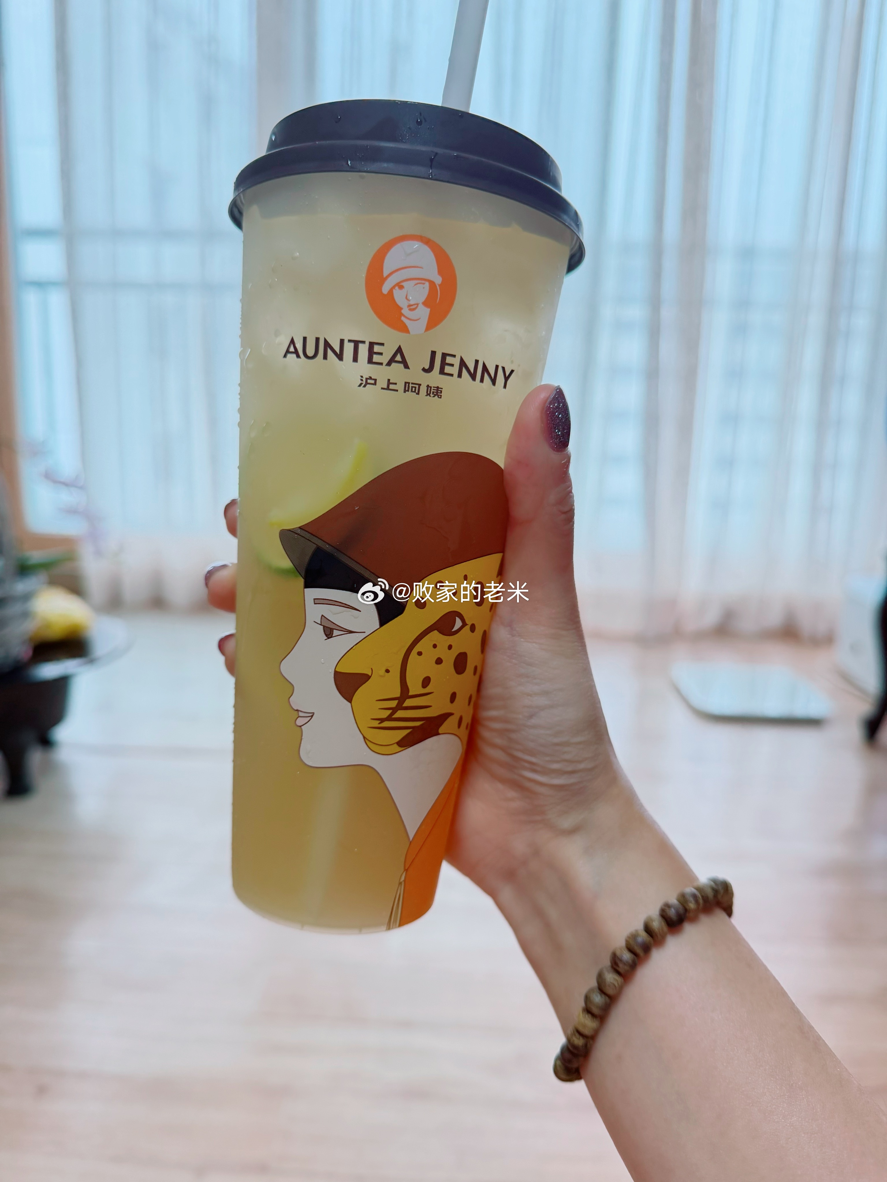 77不吃饭！没办法开到中国城来买吃的了顺便买了沪上阿姨 今天是韩国的公休又是李博