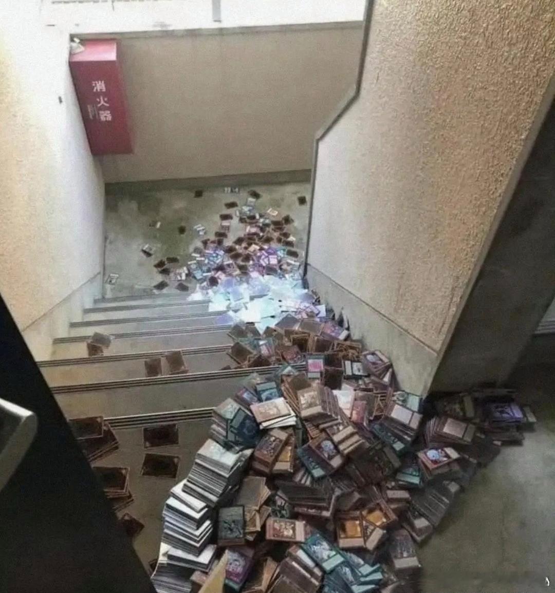 在初三闺女的床底下瞧见的，值钱吗？ 