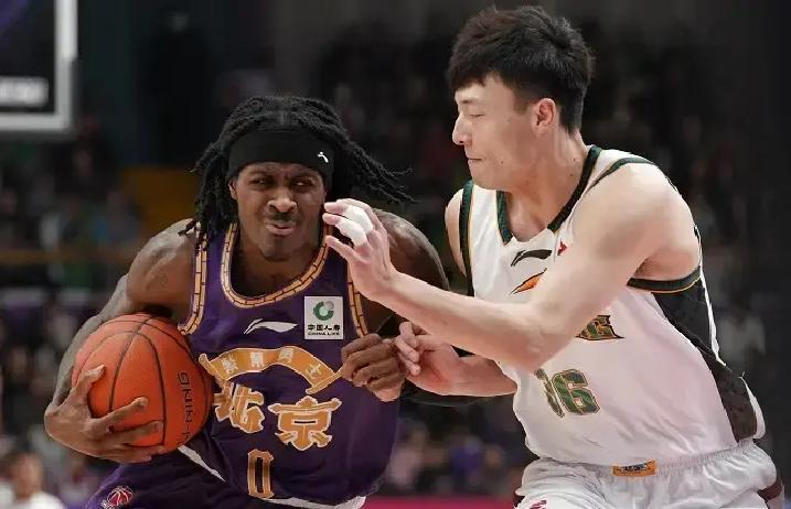 场均8分被裁，北控连夜换人
 
特雷伯克来了。前NBA后卫，打过独行侠、76人，