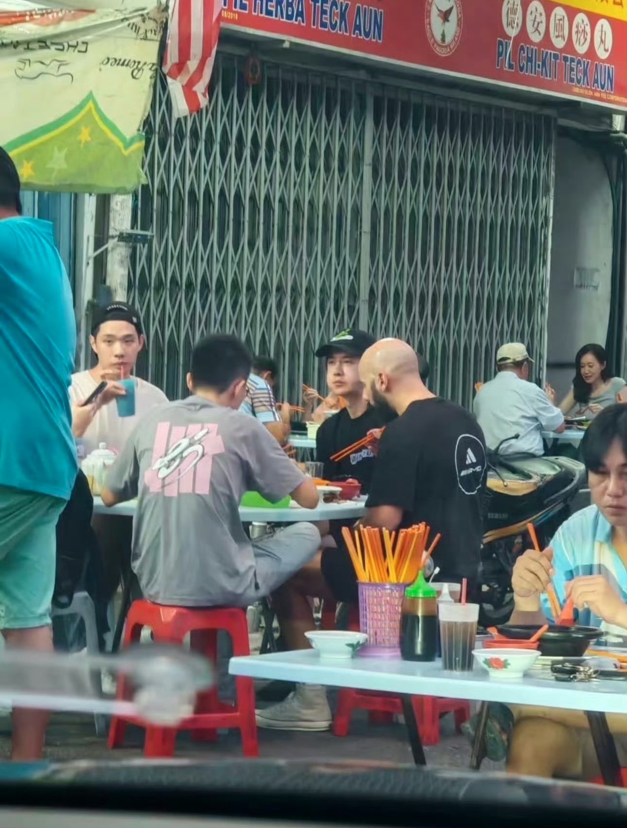 想起了之前战战在老家吃板凳饭[捂嘴哭]接🤲偶遇烟火中的他们 ​​​