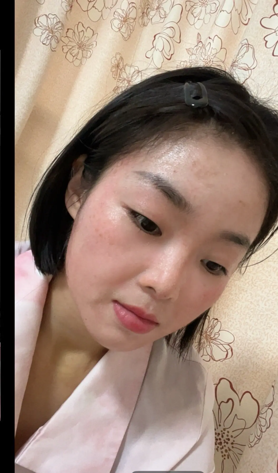 哪有什么盛世美颜，关掉美颜。滤镜，瘦脸，全素颜丑就丑点吧！做真实的自己...