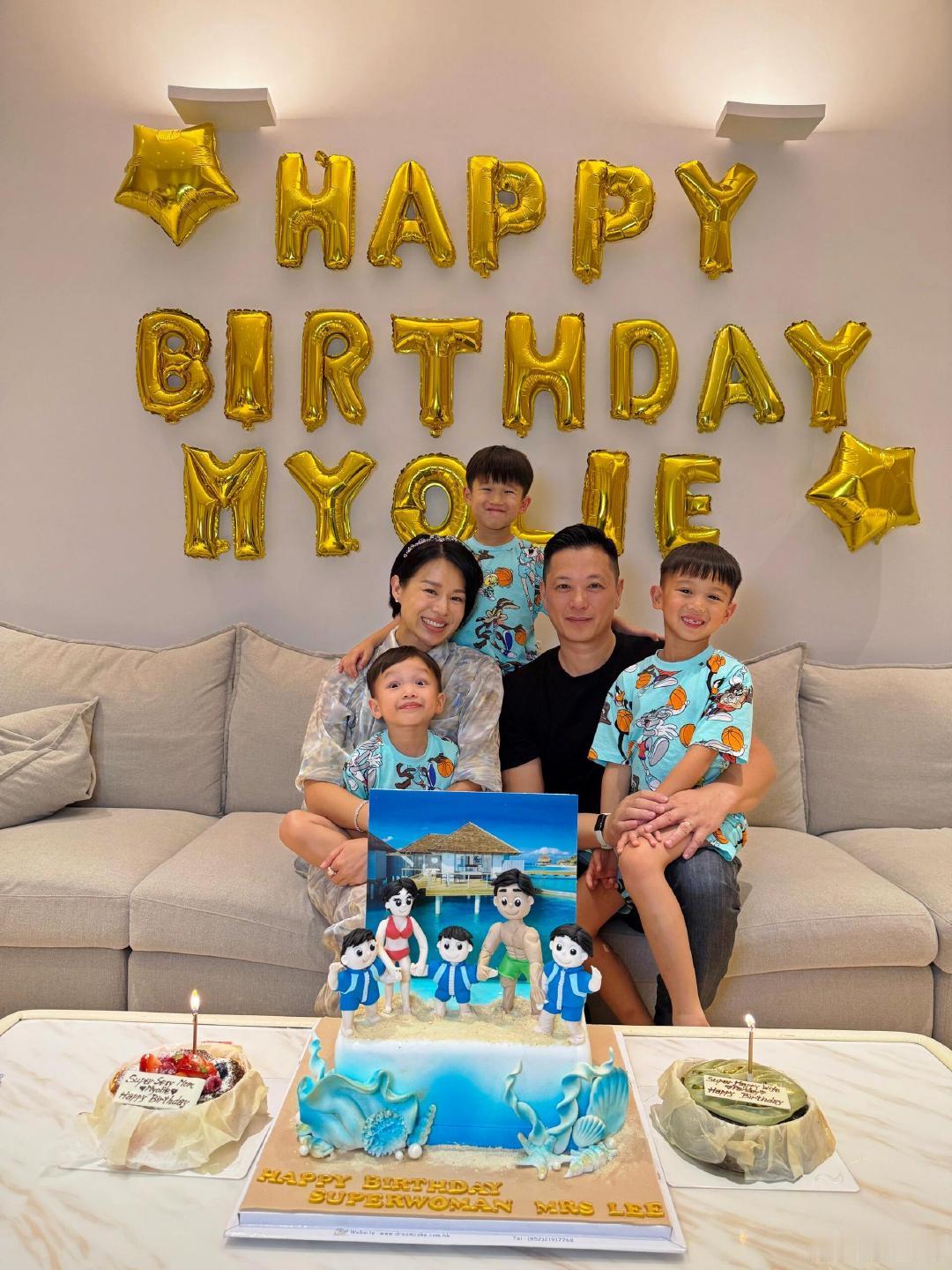 #胡杏儿晒合照庆祝生日#胡杏儿发文晒合照庆祝自己生日，最幸福的人非你莫属啦，胡说