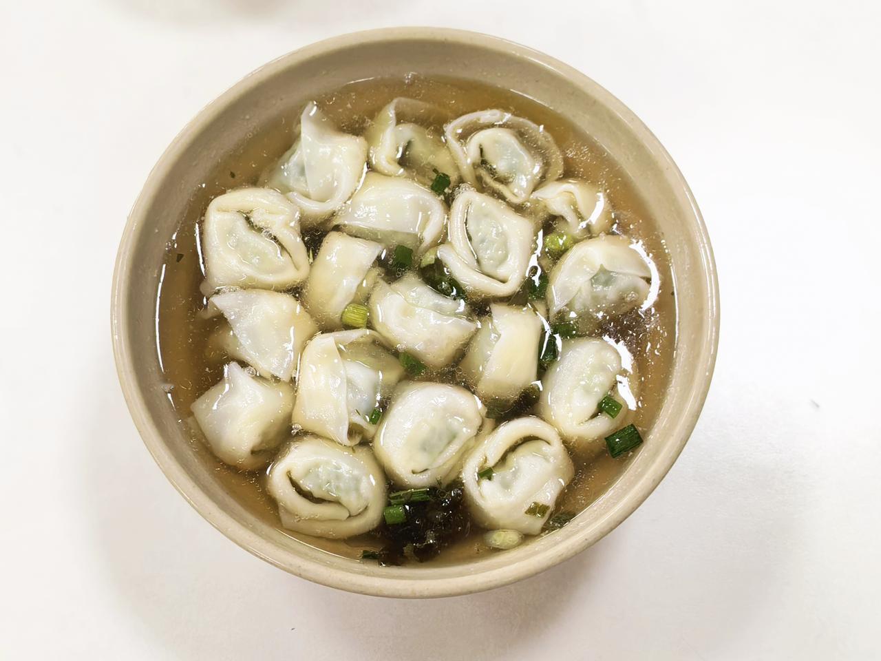 生活虽苦，
但胃口很好。

唉😮‍💨，
美食当前，
减肥总是，
三分钟热度。