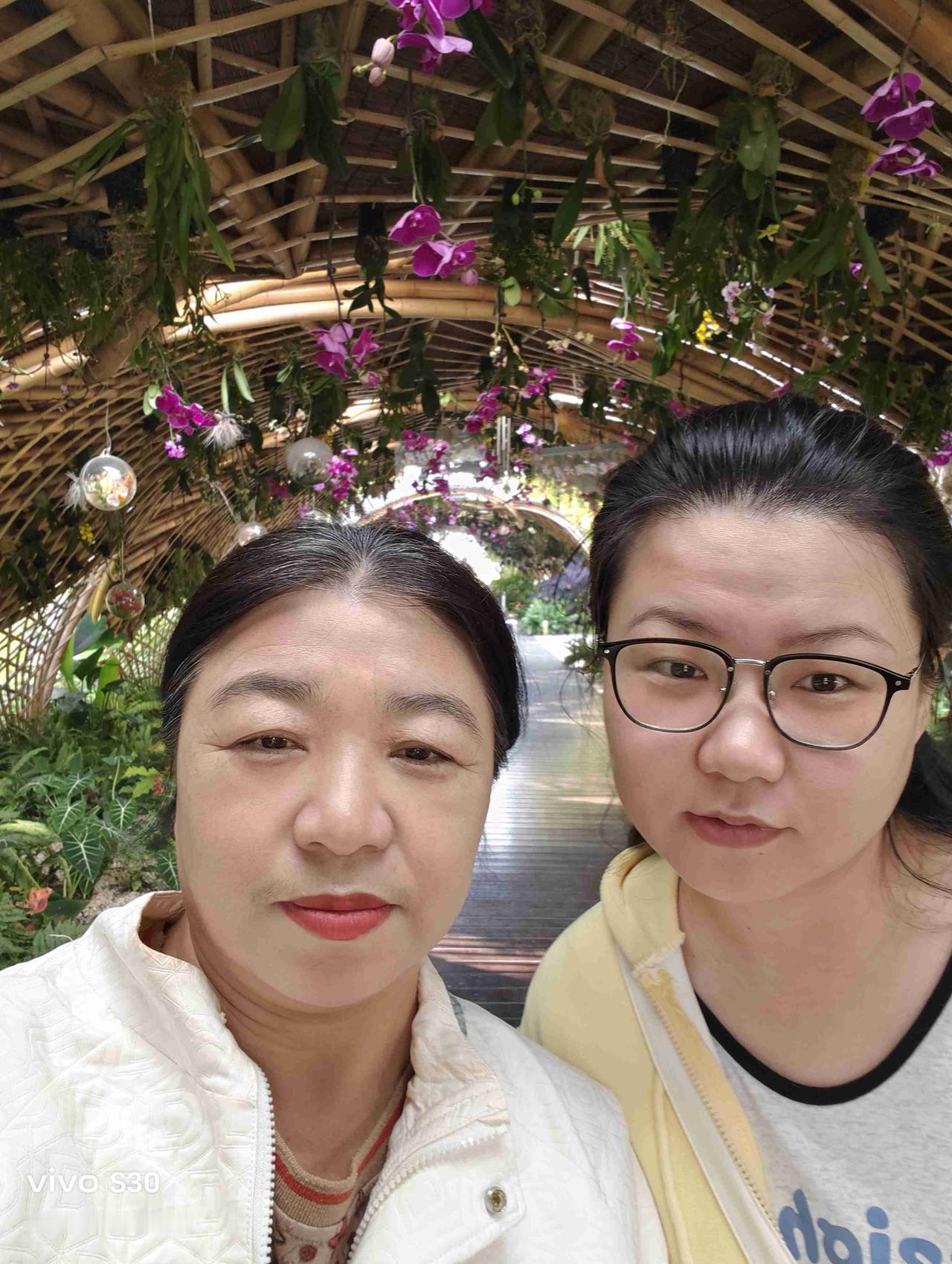 我的今日状态：😁轻松愉快
我这里的天气：☀️晴天今天也很幸福的