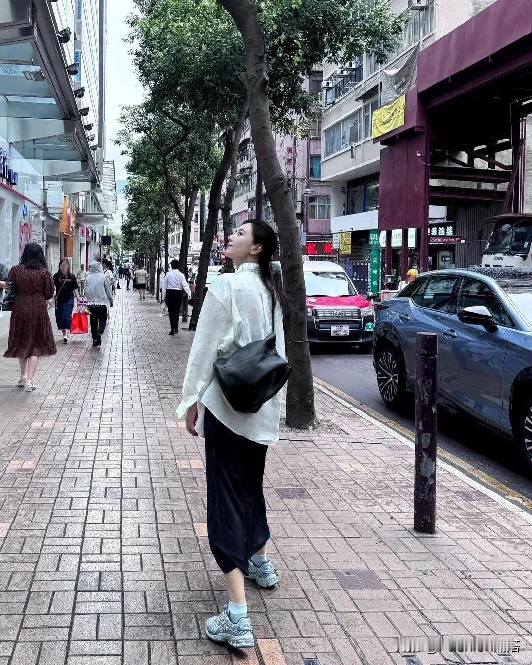 #春日生活打卡季#
高圆圆女神这套穿搭真的好🈶松弛感，也适合我们普通人参考
#