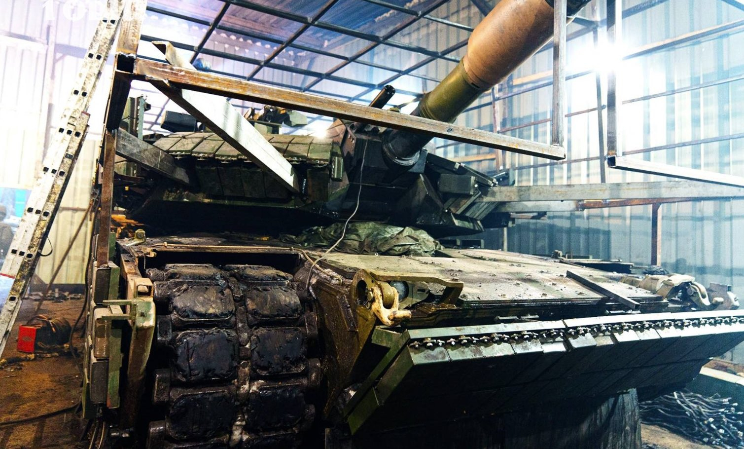 俄乌局势新进展   乌军魔改M1坦克 