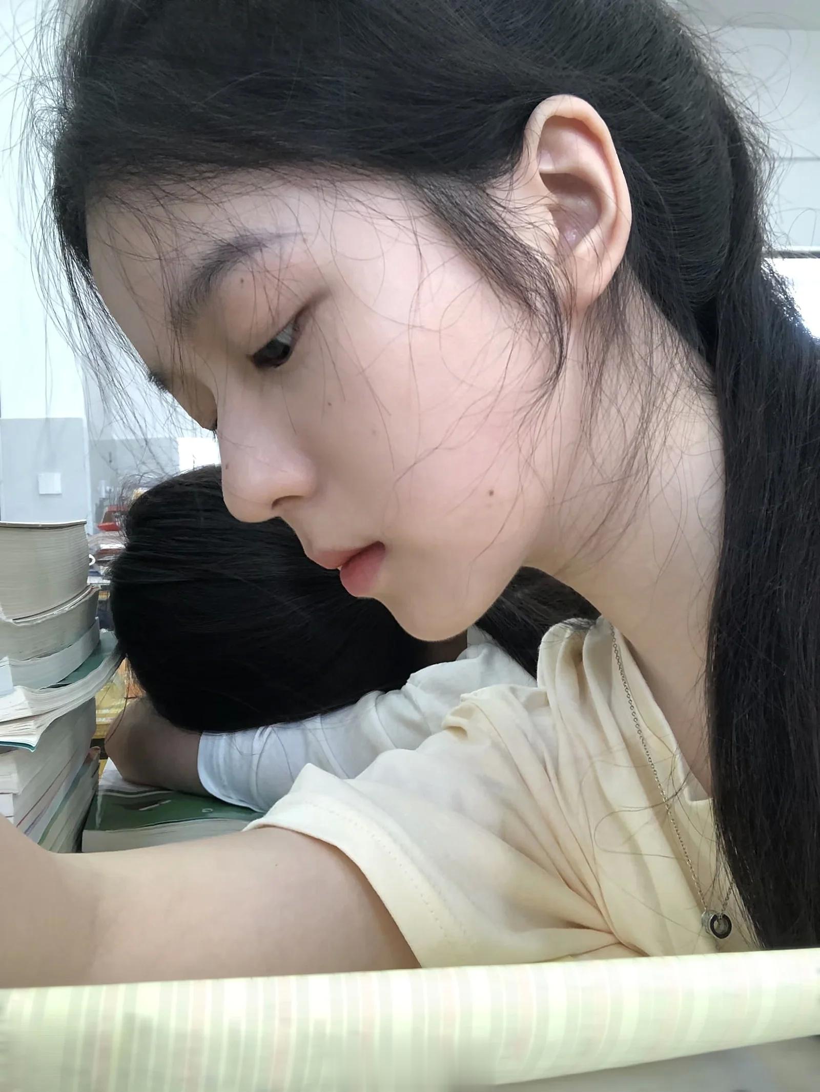 高二女生的同桌视角 #搞笑# ​​​