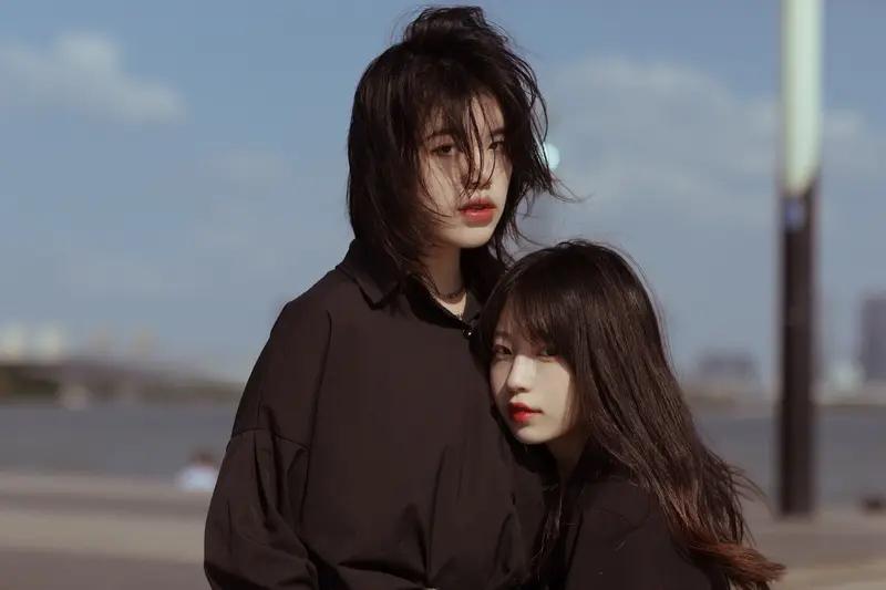 什么样的感情才不会让双方觉得累？我觉得顶级的两性关系就是答案。以前的爱情靠捆绑维