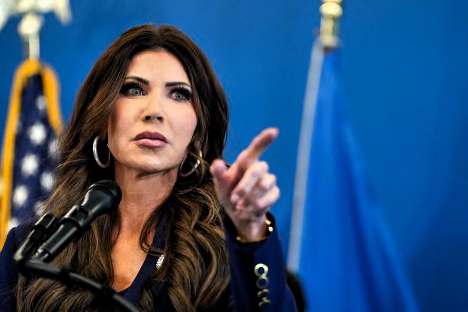 突发新闻：明尼苏达ICE执法枪击极左女士身亡属于正当防卫！

早新闻国土安全部长