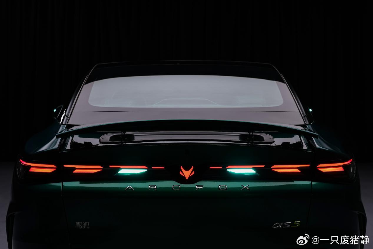 年轻人第一台轿跑可以更新了！极狐全新阿尔法S5预售补贴后11.28万起AI高性能