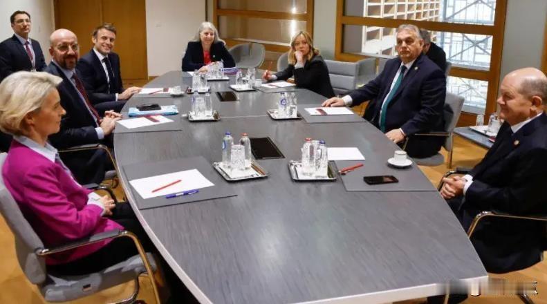 欧盟通过对乌500亿援助。2月1日，在欧盟布鲁塞尔峰会上，27位加盟国领导人投出