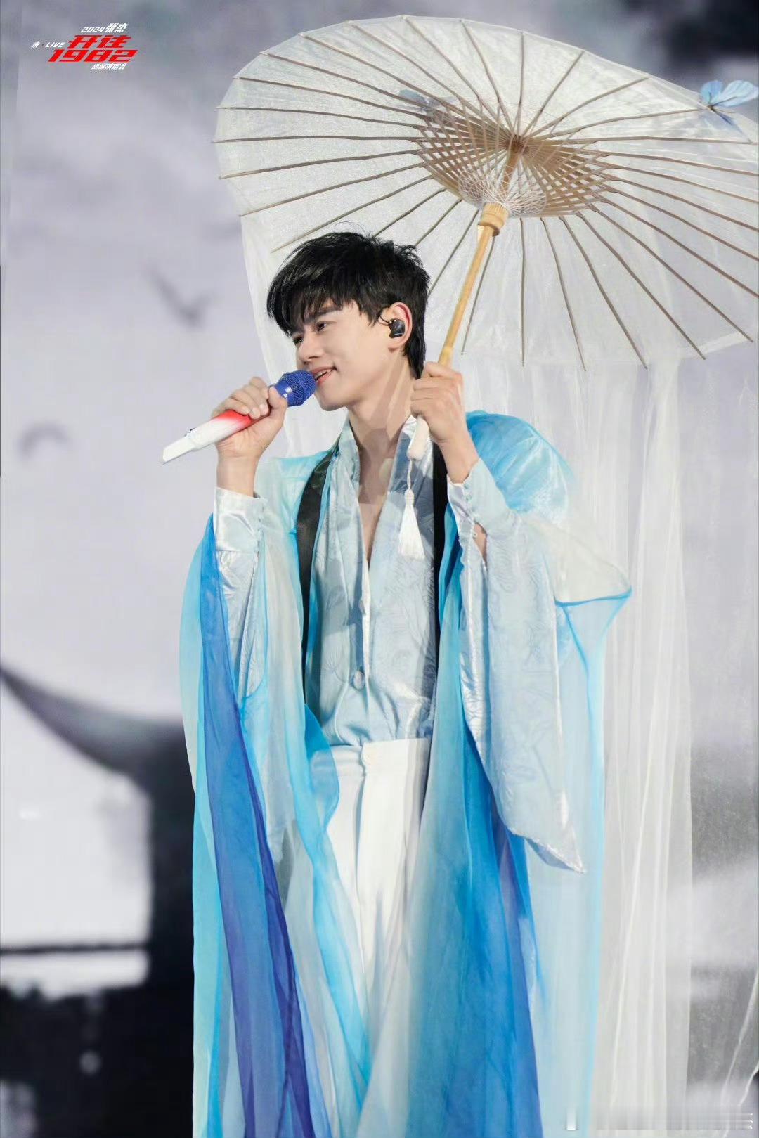 #张杰说唱live是歌手最基本的要求# 是的，狠狠赞同[打call]检验一个歌手