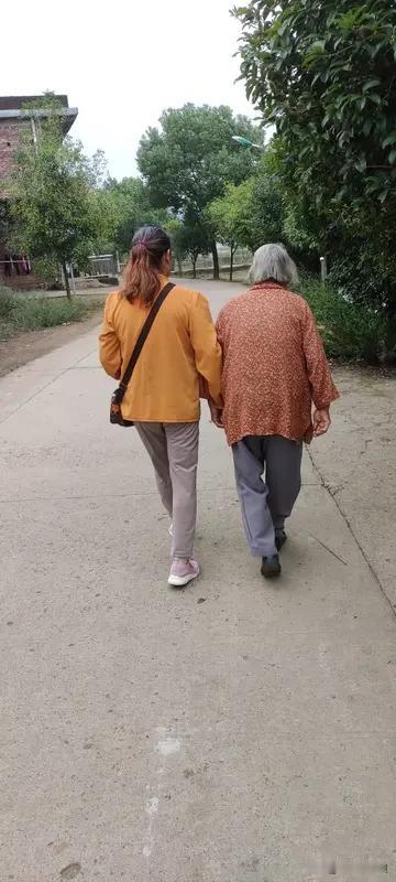 你家婆婆是什么样的
女人们要记住，如果你的婆婆在你结婚后10年里，不找你的麻烦，