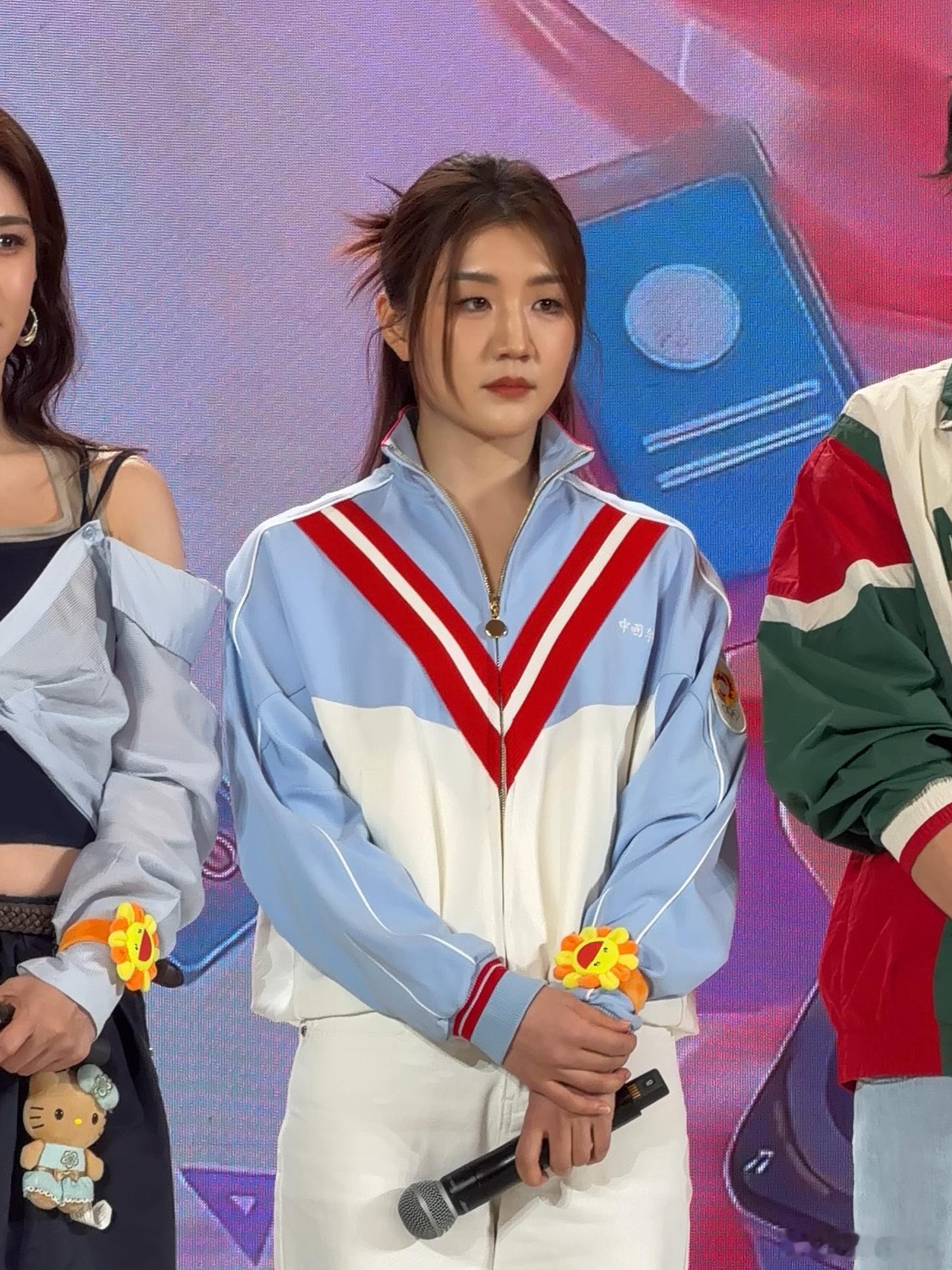 陈梦 上海五五购物节 嘻嘻是一直看镜头的姐姐好乖好乖 