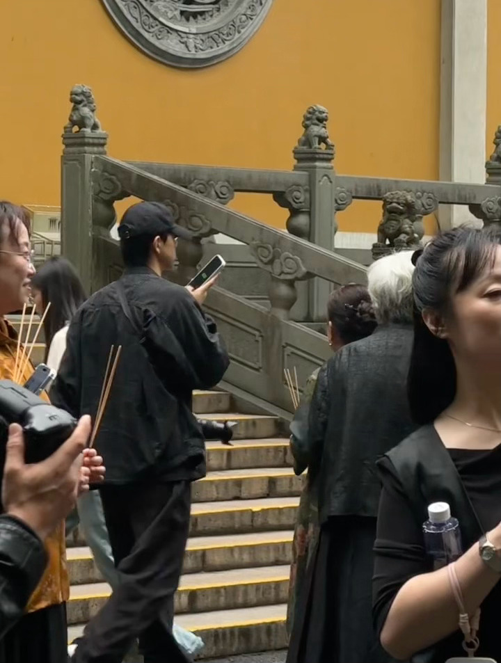 李现去灵隐寺许的什么愿望啊灵隐寺偶遇李现李现去了灵隐寺