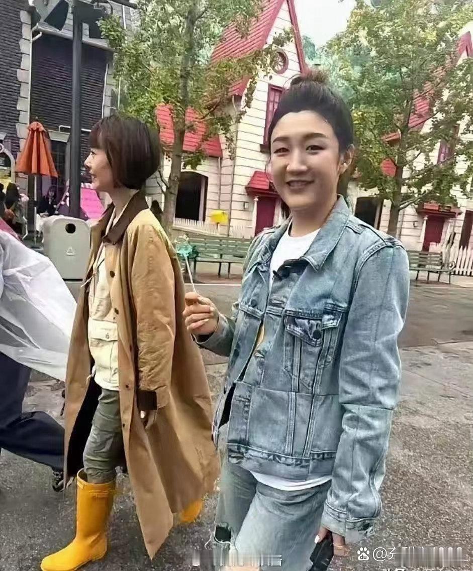 看到陈梦这张照片，还是有点绷不住笑了，这不会是自己化的妆吧 