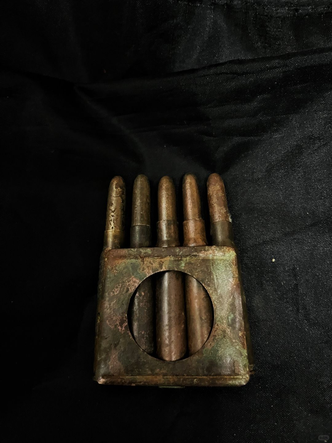 本馆藏品：我军战士使用汉阳造壳