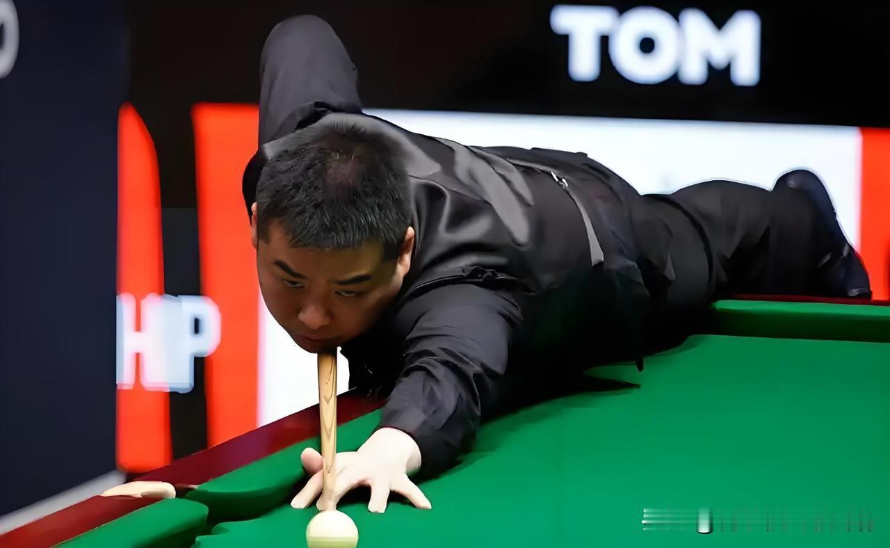 庞俊旭大胜马威晋级八强
北京时间12月4日凌晨一点，庞俊旭6-3爆冷战胜世界排名