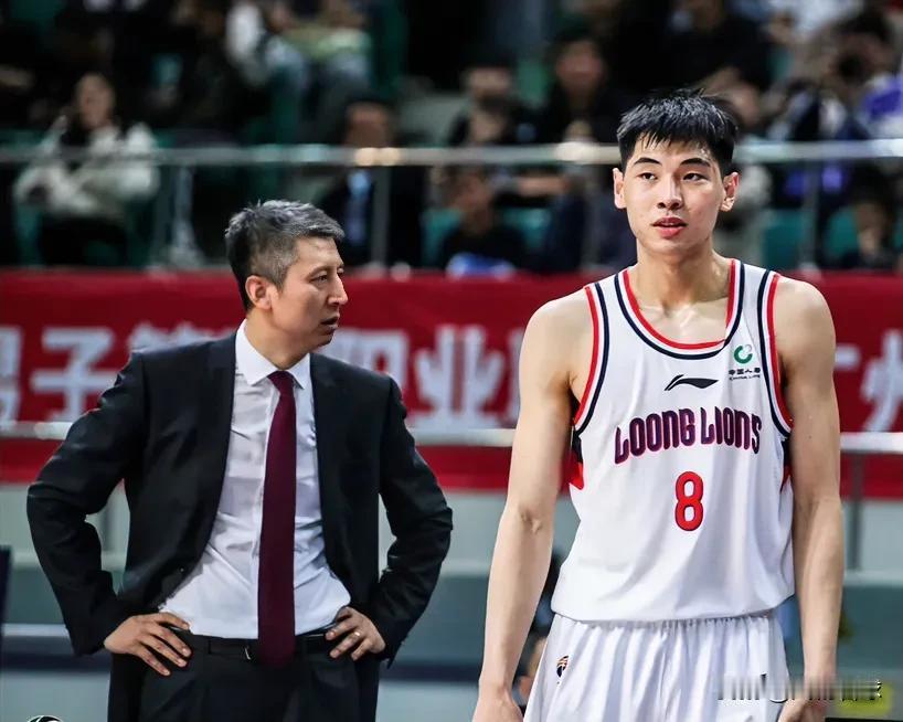 太遗憾了！广州71-93不敌新疆，看看数据谁应该来背锅！
陈盈骏：12中7，拿下