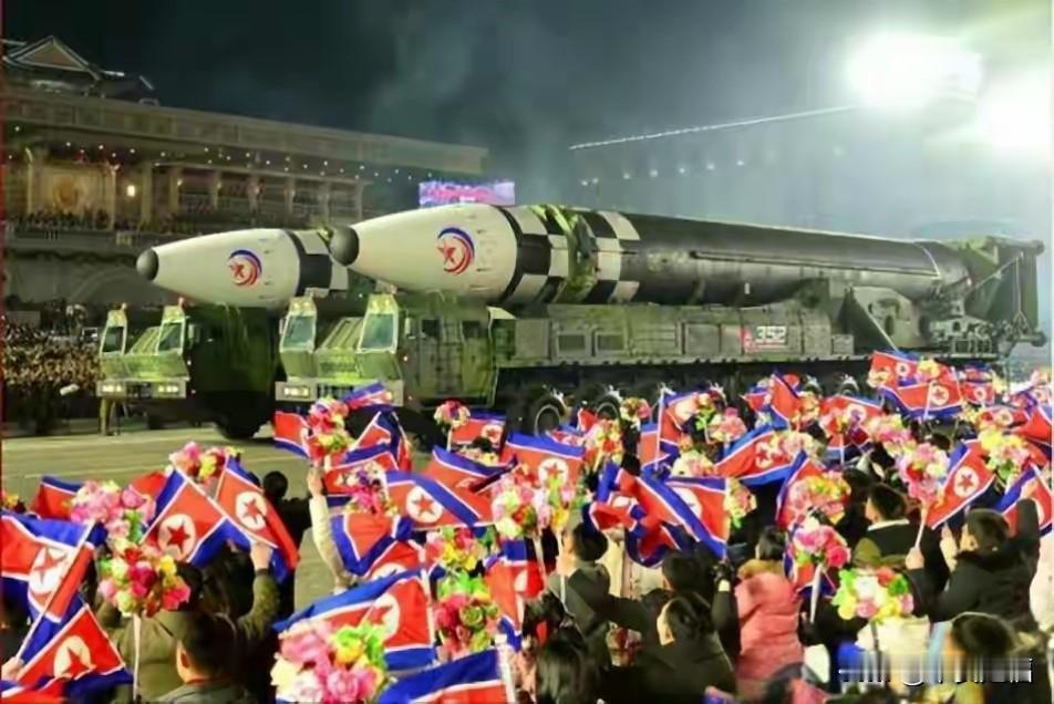 距离朝鲜阅兵不到72小时，美媒等不及了，爆料军机遭歼16挂弹驱离
 
这时间点选