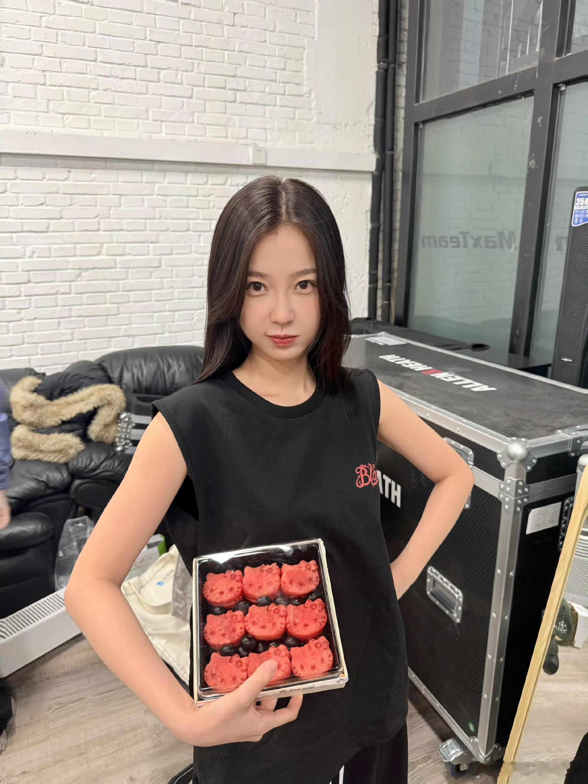 虞书欣更新日常啦！！！这个手机壳真的好可爱😊虞书欣﻿云初令虞书欣云初