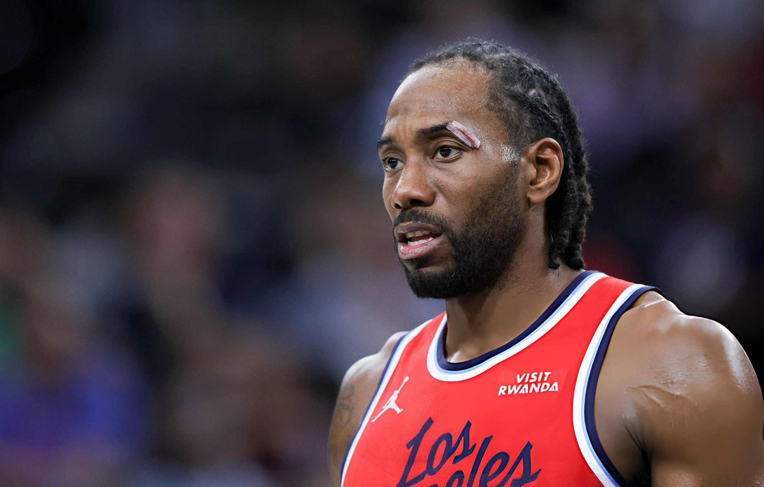 明天对阵马刺的比赛，卡哇伊出战成疑（doubtful ），其余人可以出战。 