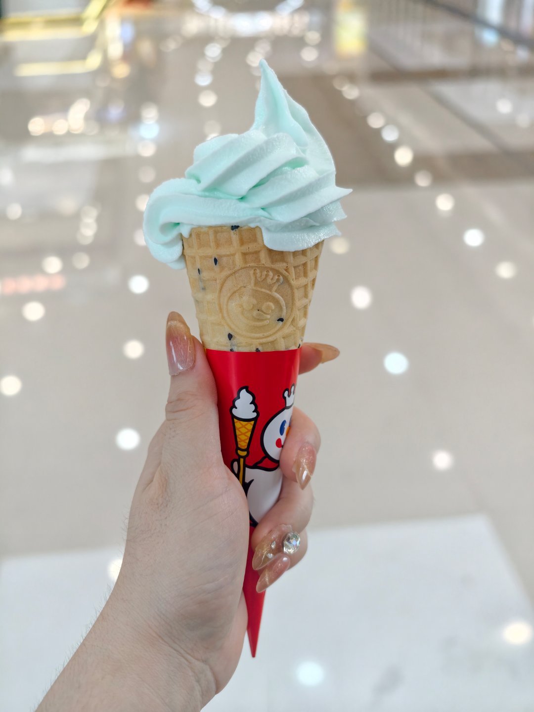 吃冰淇淋的npc重出江湖 这次是薄荷味的像吃牙膏 