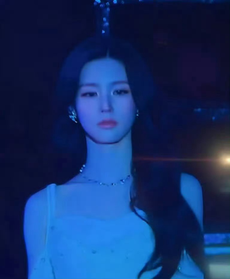 看到有人投稿这是赵美延的黑图 我笑了 这张脸成功成这样也是没谁了….. 