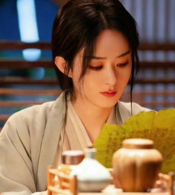 1、优酷出品的双女主悬疑剧《长夜难明》，女主在谈白鹿。2、电影《蜂蜜的针》女主目